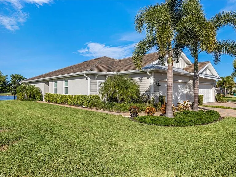 14644 Edgewater Cir — Photo 36