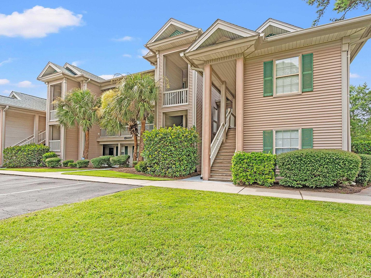 117 Pinehurst Ln. #5-E