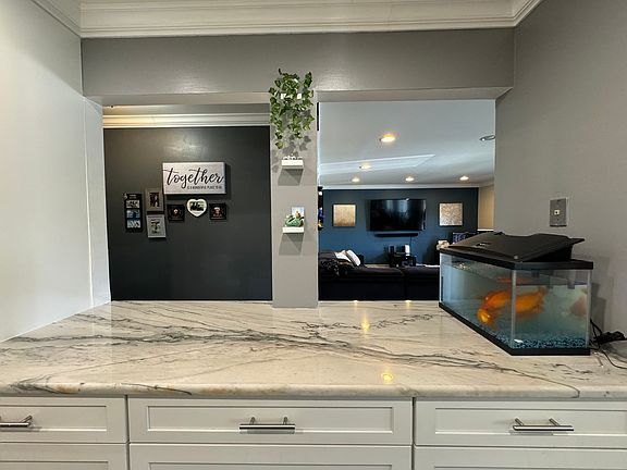 5th image of 2622 N Windsor Dr Unit 103