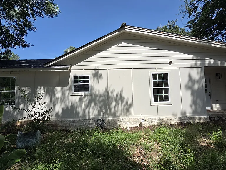 704 W Avenue B — Photo 5