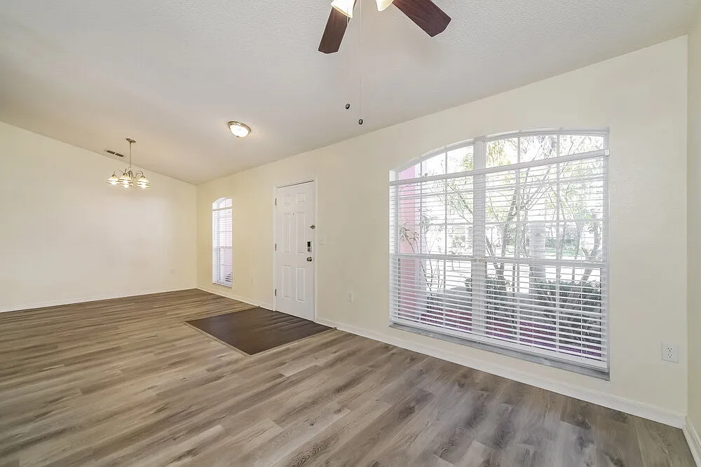 3 bed, 2.0 bath, 1864 sqft, $1,930 — Photo 3