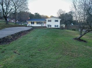 6590 Veto Rd, Belpre, OH 45714