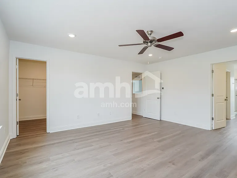 1050 Broyles Xing — Photo 11