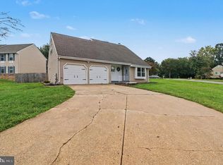 2 Pebble Pl, Newark, DE 19702