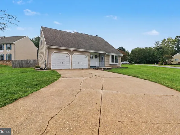 2 Pebble Pl, Newark, DE 19702