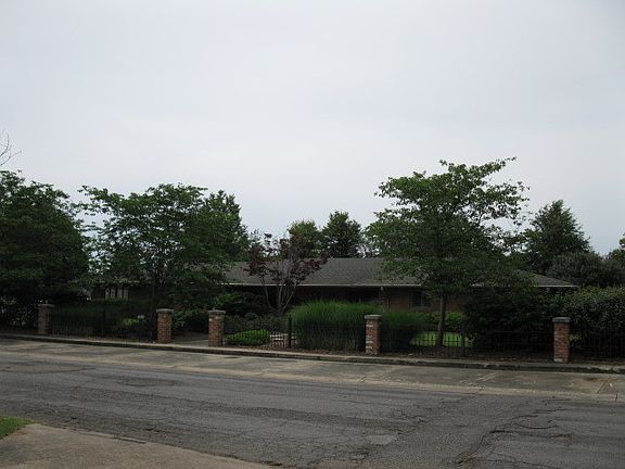 3rd image of 1910 Coker Hampton Dr