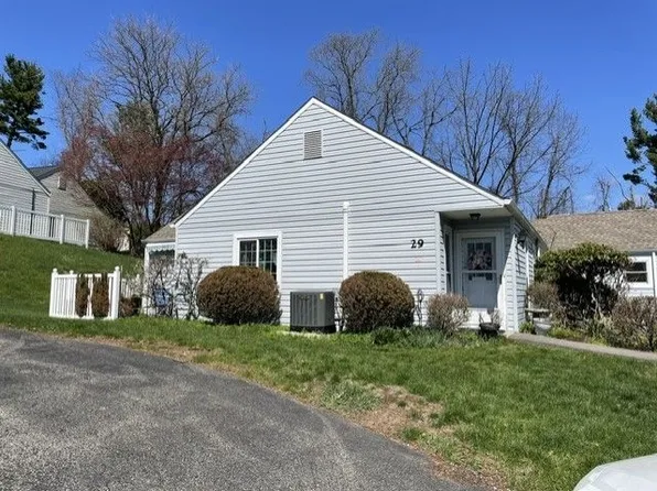 29 Blueberry Ln, Wexford, PA 15090