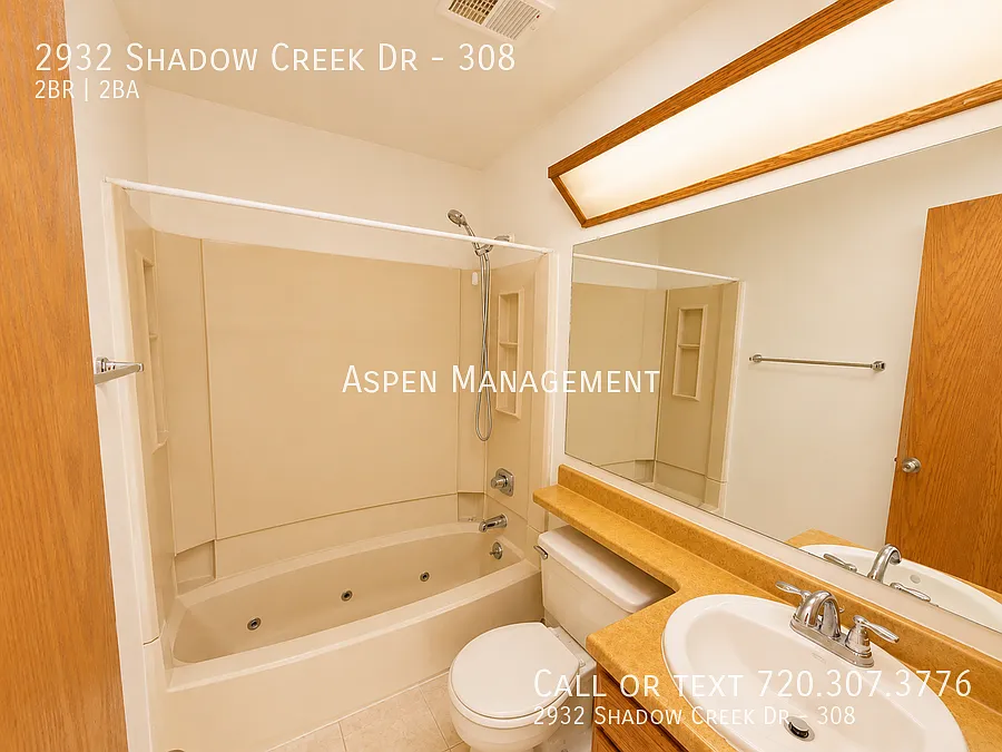 2BR/2BA, vaulted ceilings, pool, parking, W/D included, more! (SC308) — Photo 4