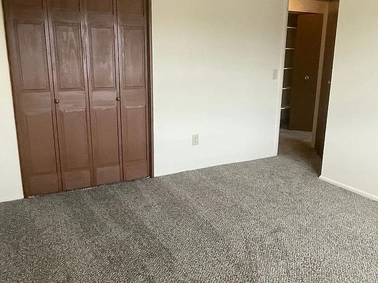 300 Sheridan Park — Photo 71