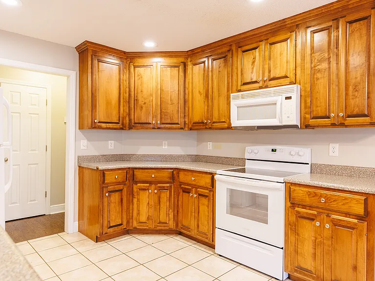 76 Brookfield Dr — Photo 11