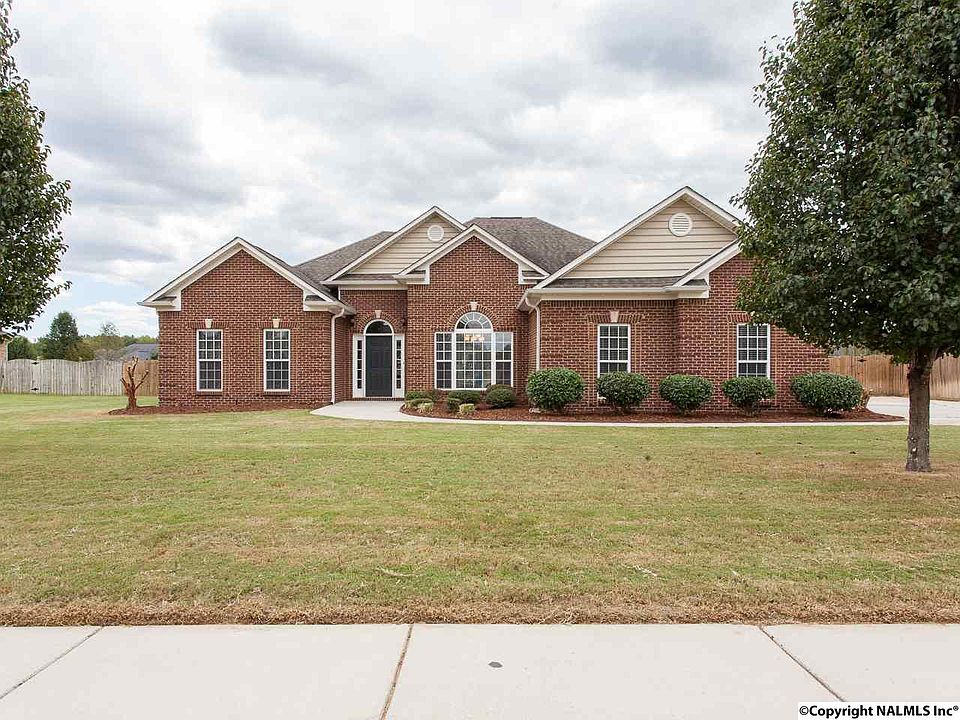 1st image of 128 Laurel Bend Dr