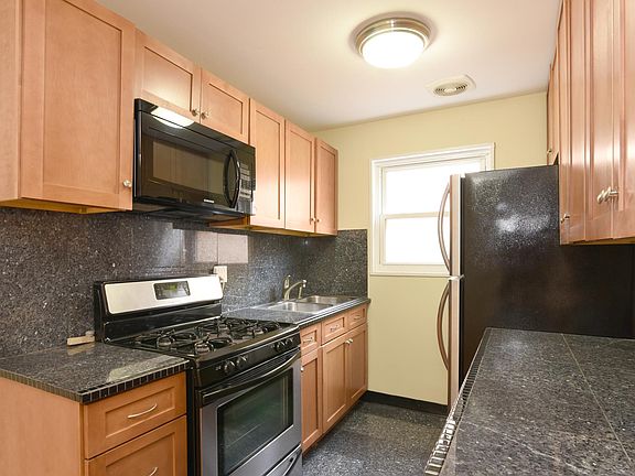 2nd image of 4621 N Paulina St