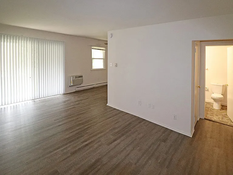 Concord Court Apartments — Photo 13
