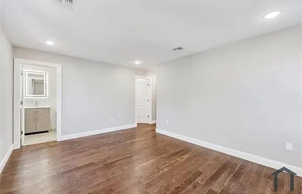 3 bed, $2,850 — Photo 2
