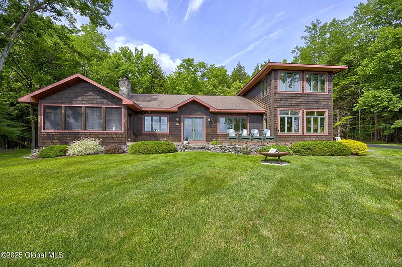 4th image of 555 Trout Lake Road