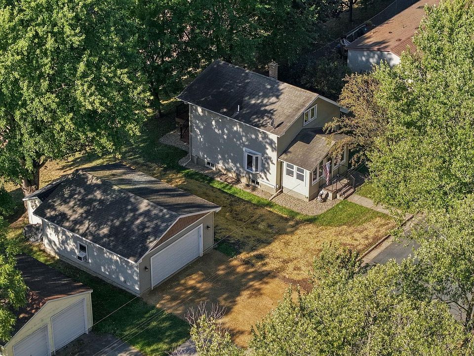 1st image of 208 W Maple St