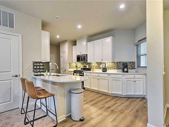 5th image of 173 Sandstone Cir