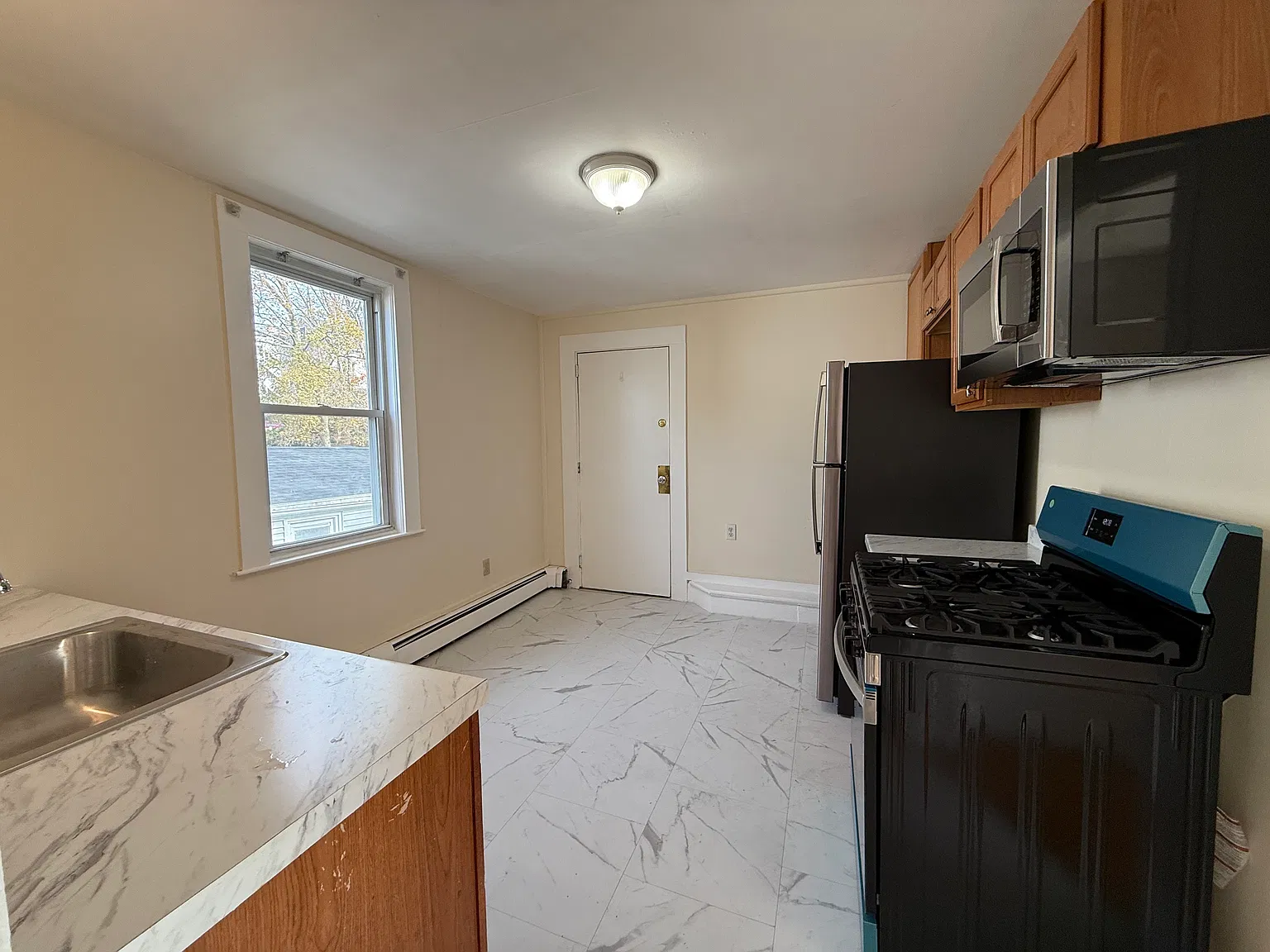 2 bed, 500 sqft, $1,950 — Photo 3