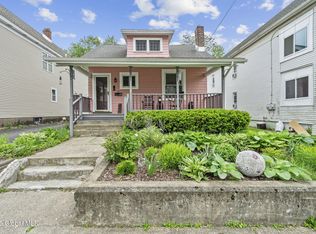 19 Parkview Ct, Troy, NY 12180
