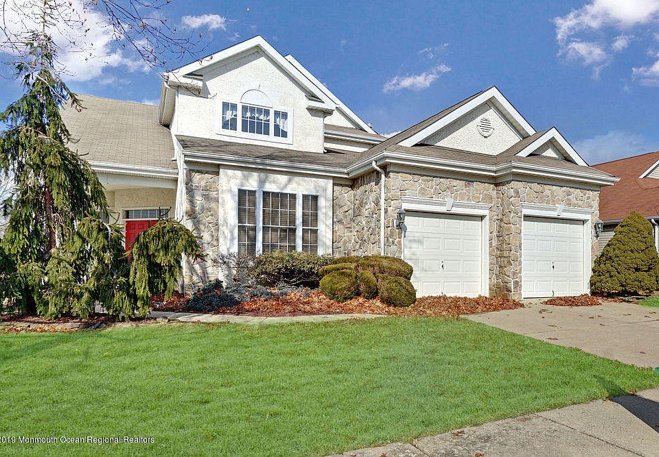 1st image of 54 Baltusrol Dr