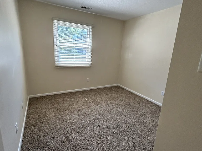 105 N Edgewood #6 — Photo 12