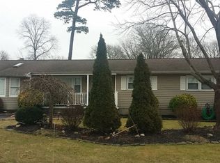 17 Corbin Ave, Shirley, NY 11967