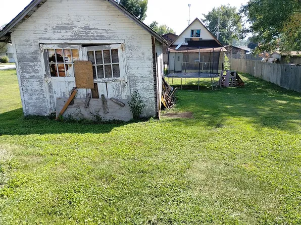 717 E Poplar St, Taylorville, IL 62568