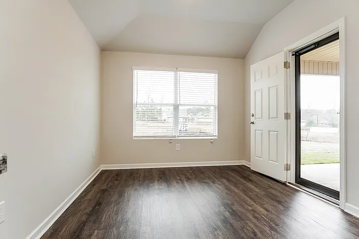 220 Camden Park Ave — Photo 8
