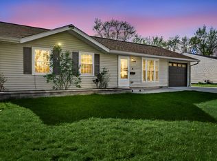 604 Newberry Dr, Streamwood, IL 60107