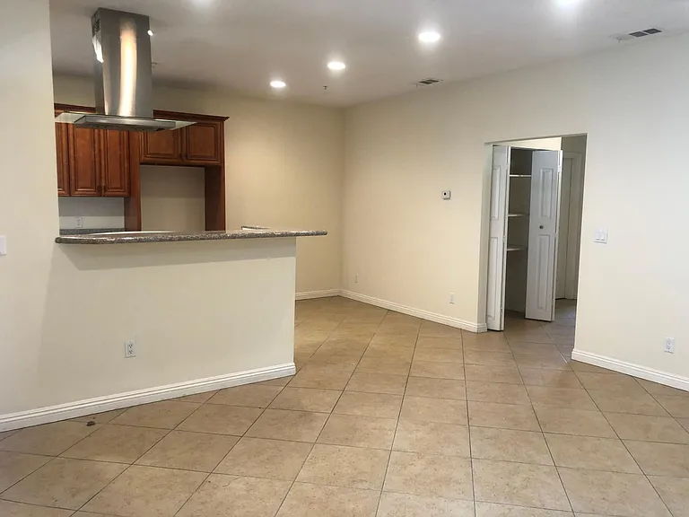 16429 Victory Blvd — Photo 14