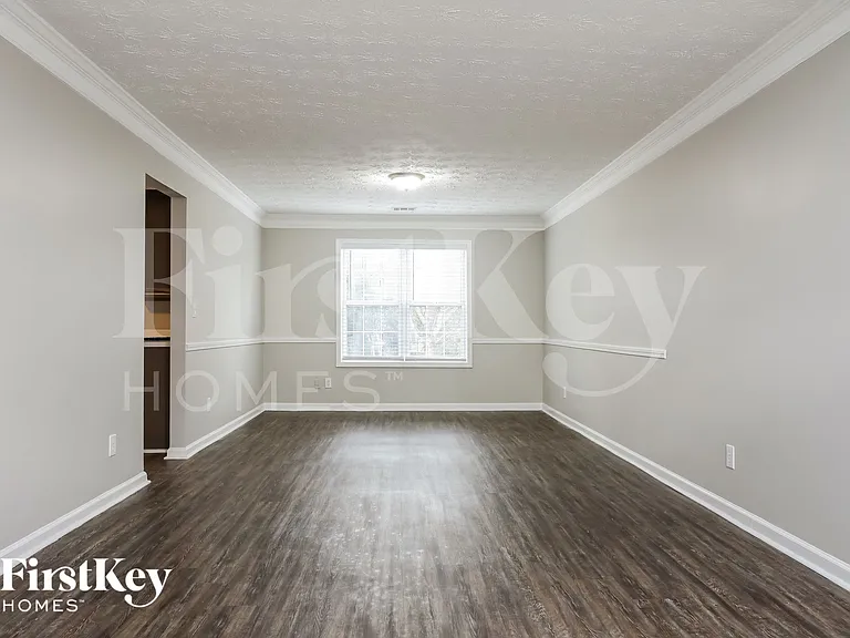 1213 Lakeview Cove Dr — Photo 3