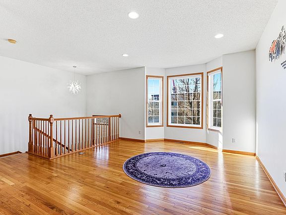 4th image of 727 2nd St NE