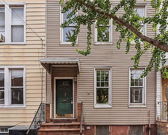 2nd image of 150A Diamond St