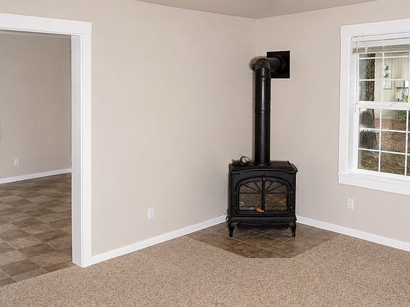 2nd image of 118 SE Roosevelt Ave #2