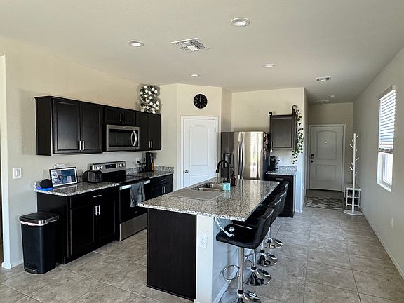 3rd image of 35229 W San Alvarez Ave