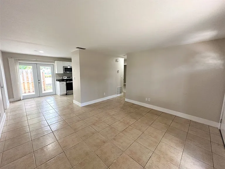 Avalon Apartments — Photo 15