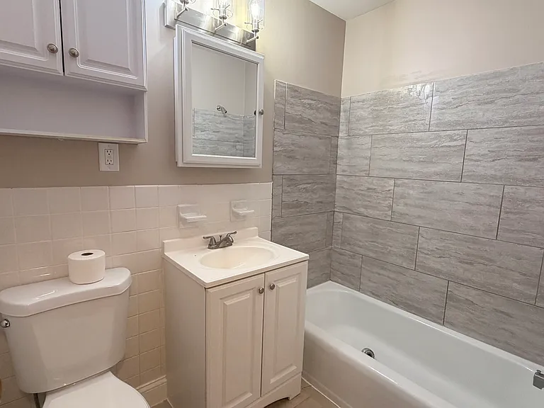 705 E 3rd St #7 — Photo 7