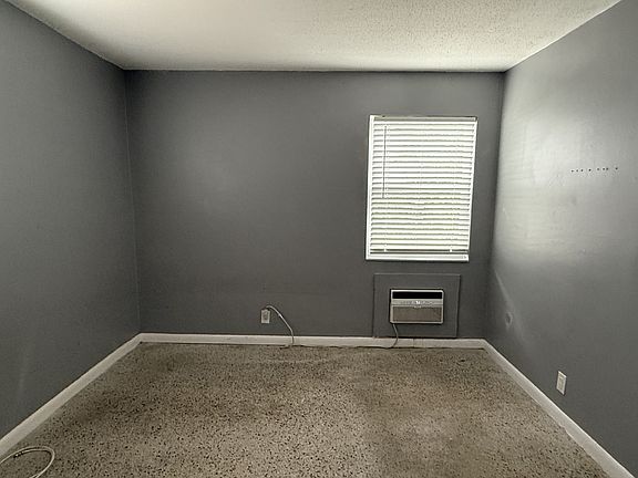 4th image of 1122 N H St #12