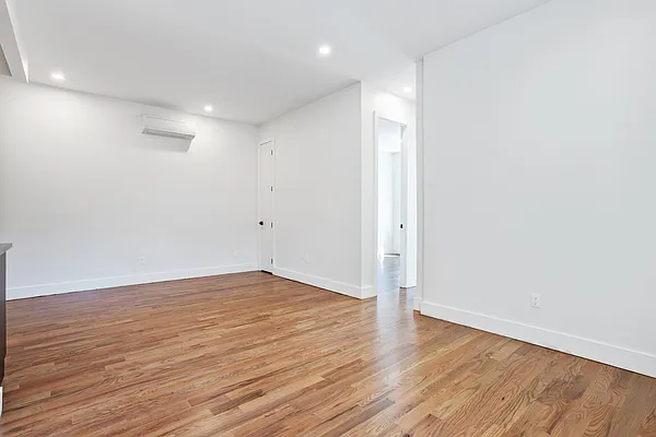 Rented by Skyhigh Realty NYC LLC | media 29