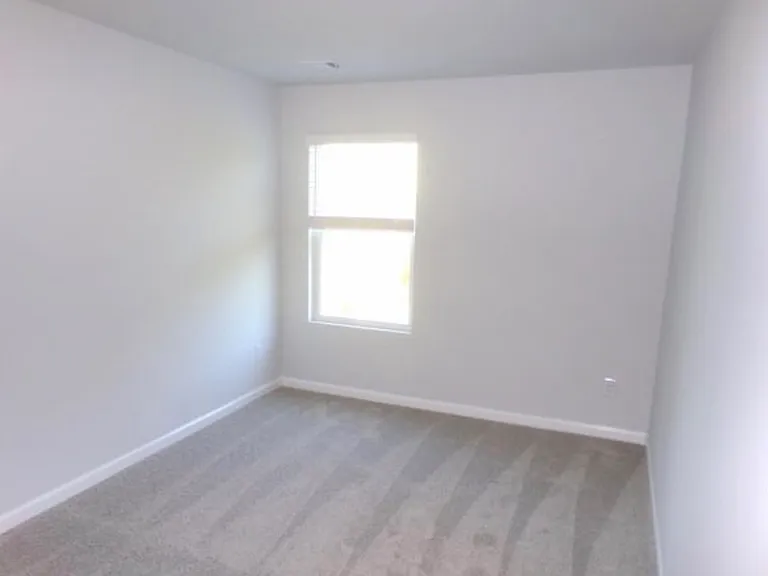 410 Oakwood Dr NW — Photo 5