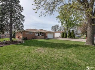 25144 Reeck Rd, Woodhaven, MI 48183