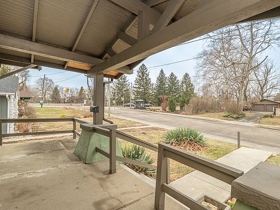 2nd image of 208 N Meeks Ave