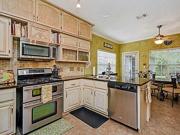 3rd image of 3215 Emerald Grove Dr