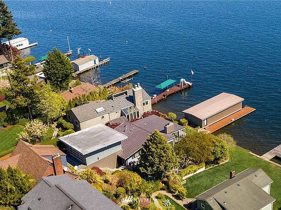 2nd image of 8668 Island Dr S