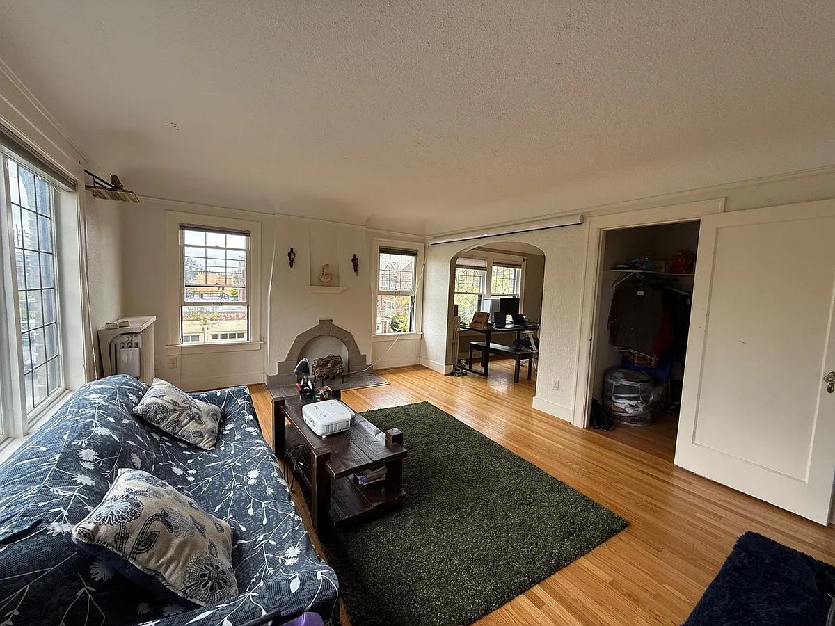Building Photo - 4903 Linden Ave N #4