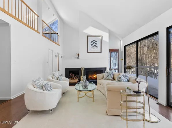 308 W Lyon Farm Dr Unit 308, Greenwich, CT 06831