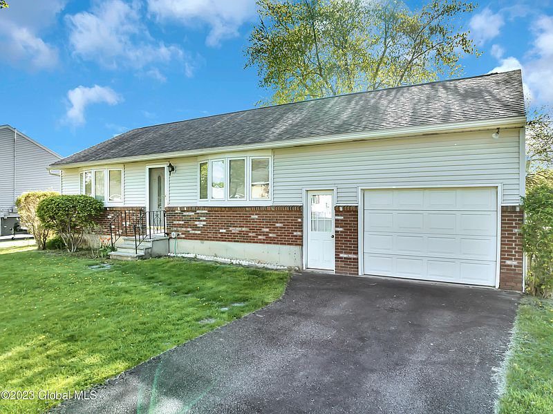3rd image of 20 Tanguay Drive