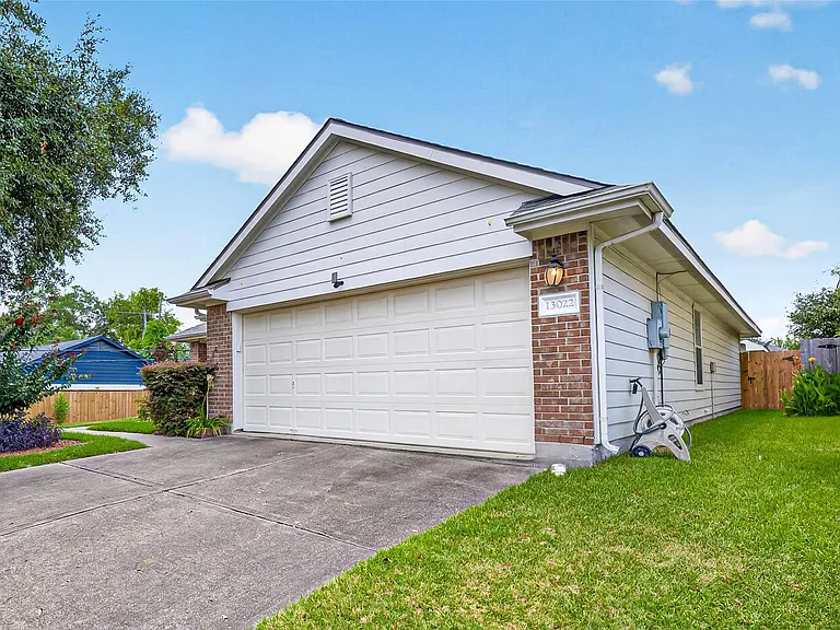 13022 Cherton Ct — Photo 3