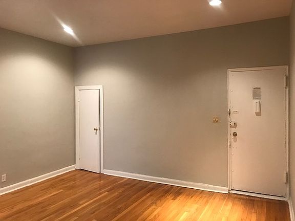 3rd image of 115 E 27th St APT 1C
