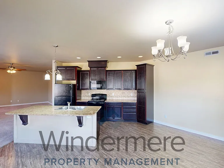 808 NE Bunky Ln — Photo 11